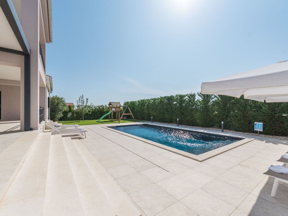 Villa Adora, 5 chambres avec piscine chauffée près de Zadar - Photo 6
