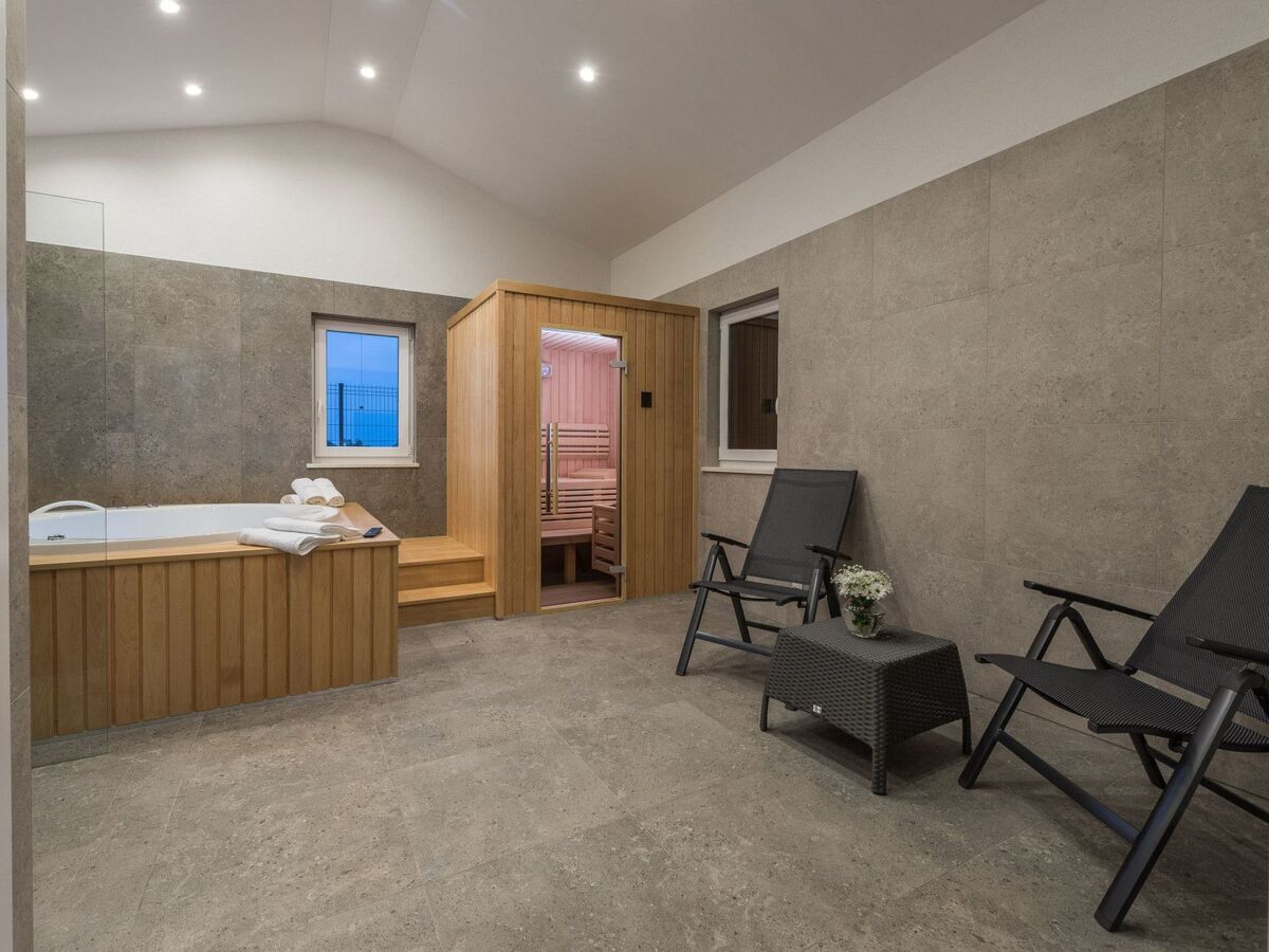 Villa Adora, 5 chambres avec piscine chauffée près de Zadar - Photo 27