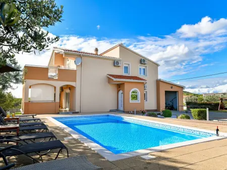 Villa Andrea – Maison 8 pers. avec piscine chauffée