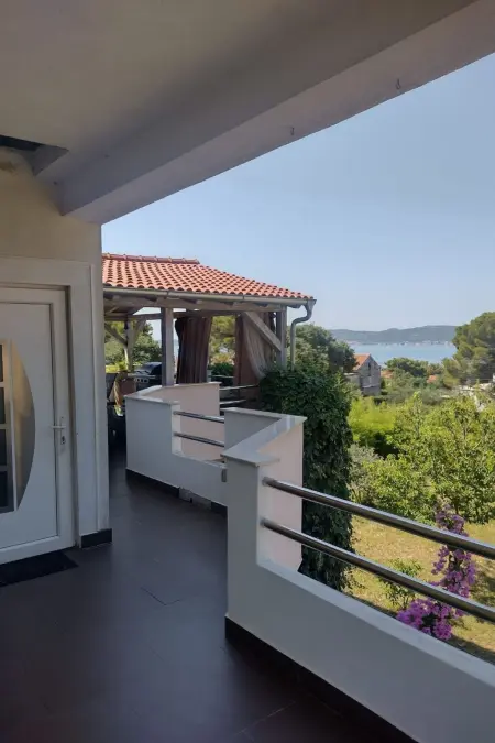 Location appartement à Sv. Filip i Jakov, mit Blick auf das Wasser