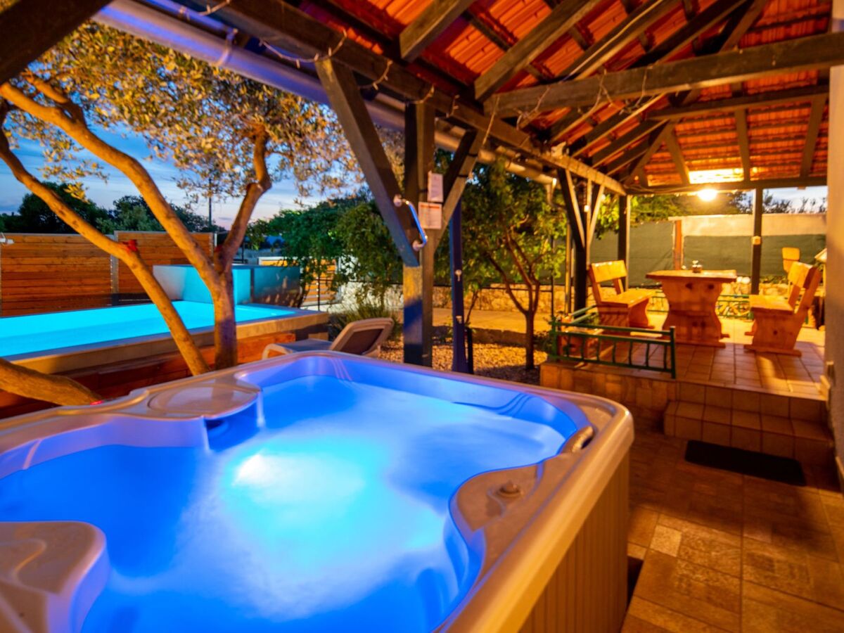 Maison avec jacuzzi et piscine à Biograd na Moru - Photo 1