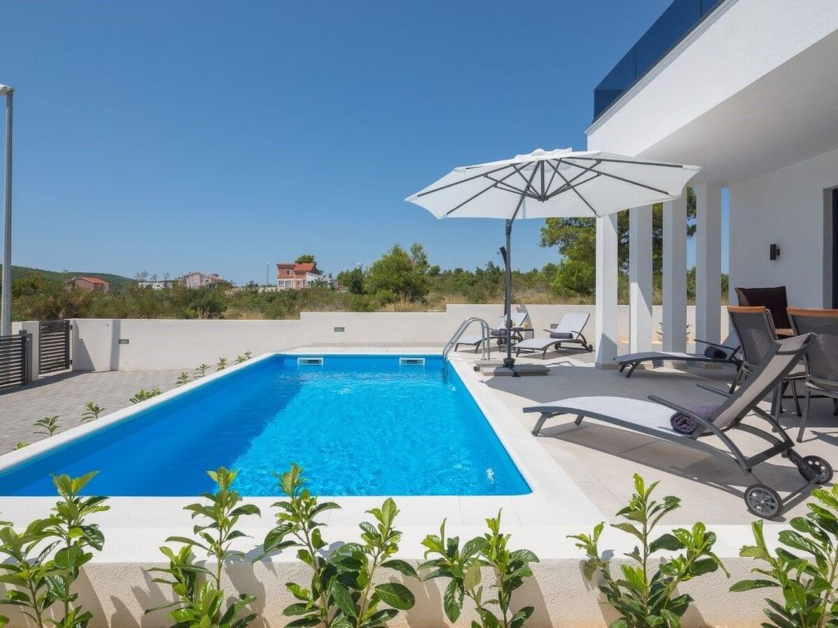 Villa Nadija à Vodice : piscine chauffée, 1 km de la plage - Photo 2