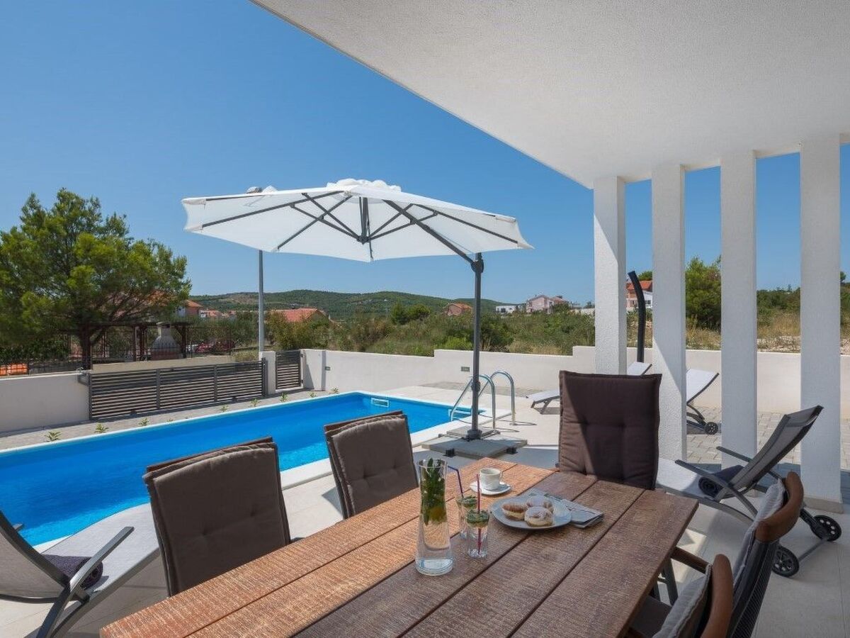 Villa Nadija à Vodice : piscine chauffée, 1 km de la plage - Photo 3