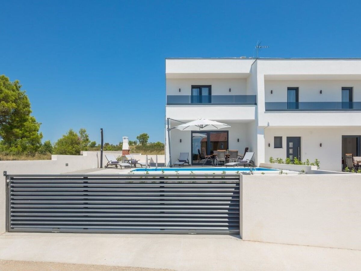 Villa Nadija à Vodice : piscine chauffée, 1 km de la plage - Photo 4