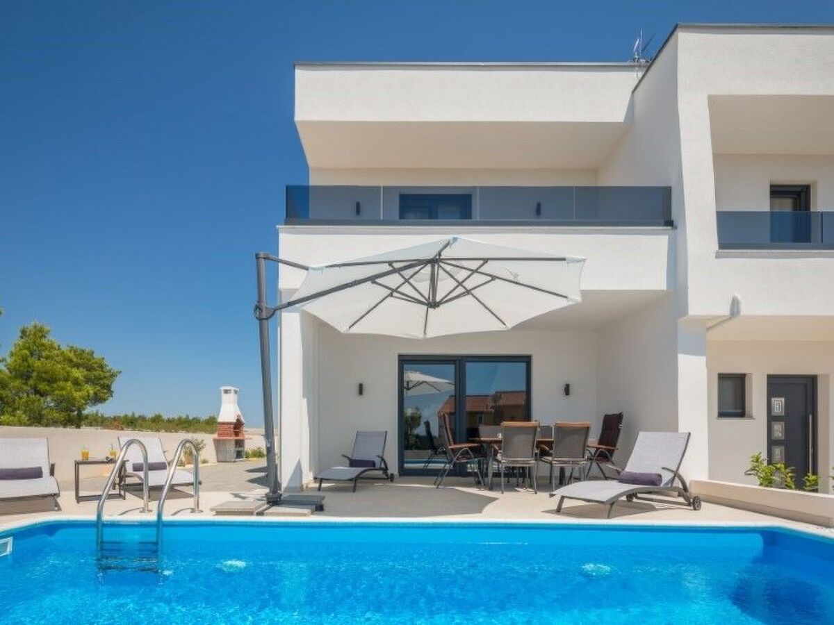 Villa Nadija à Vodice : piscine chauffée, 1 km de la plage - Photo 8