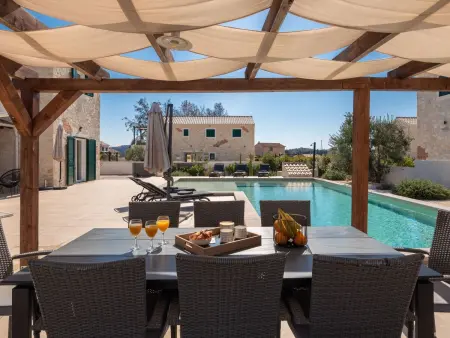 Villa Vallis, maison 8 pers. avec jacuzzi à Zaton