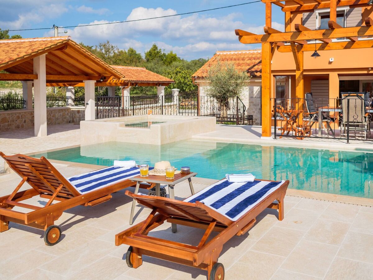 Villa Ivan à Skradin : maison avec piscine privée - Photo 2