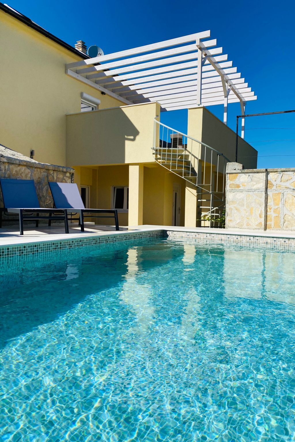 Maison 6 chambres avec piscine privée à Bilice - Photo 1
