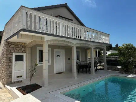 Maison 6 chambres avec piscine privée à Bilice