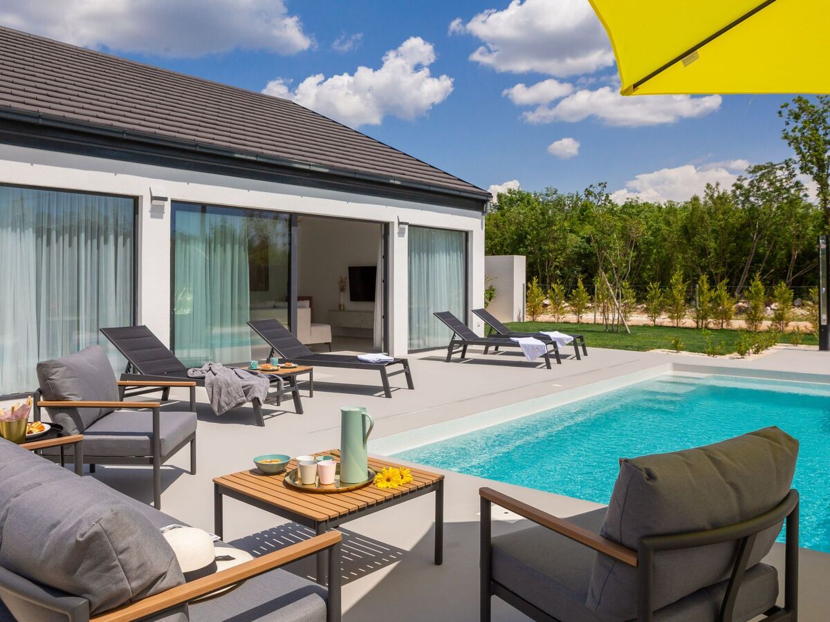Villa Le in Oklaj – Maison avec piscine chauffée - Photo 1