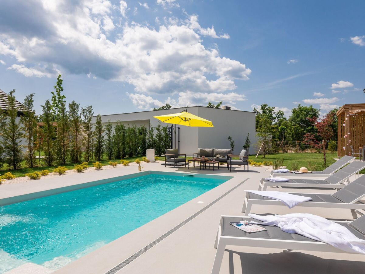 Villa Lu in Oklaj, maison avec piscine chauffée - Photo 9