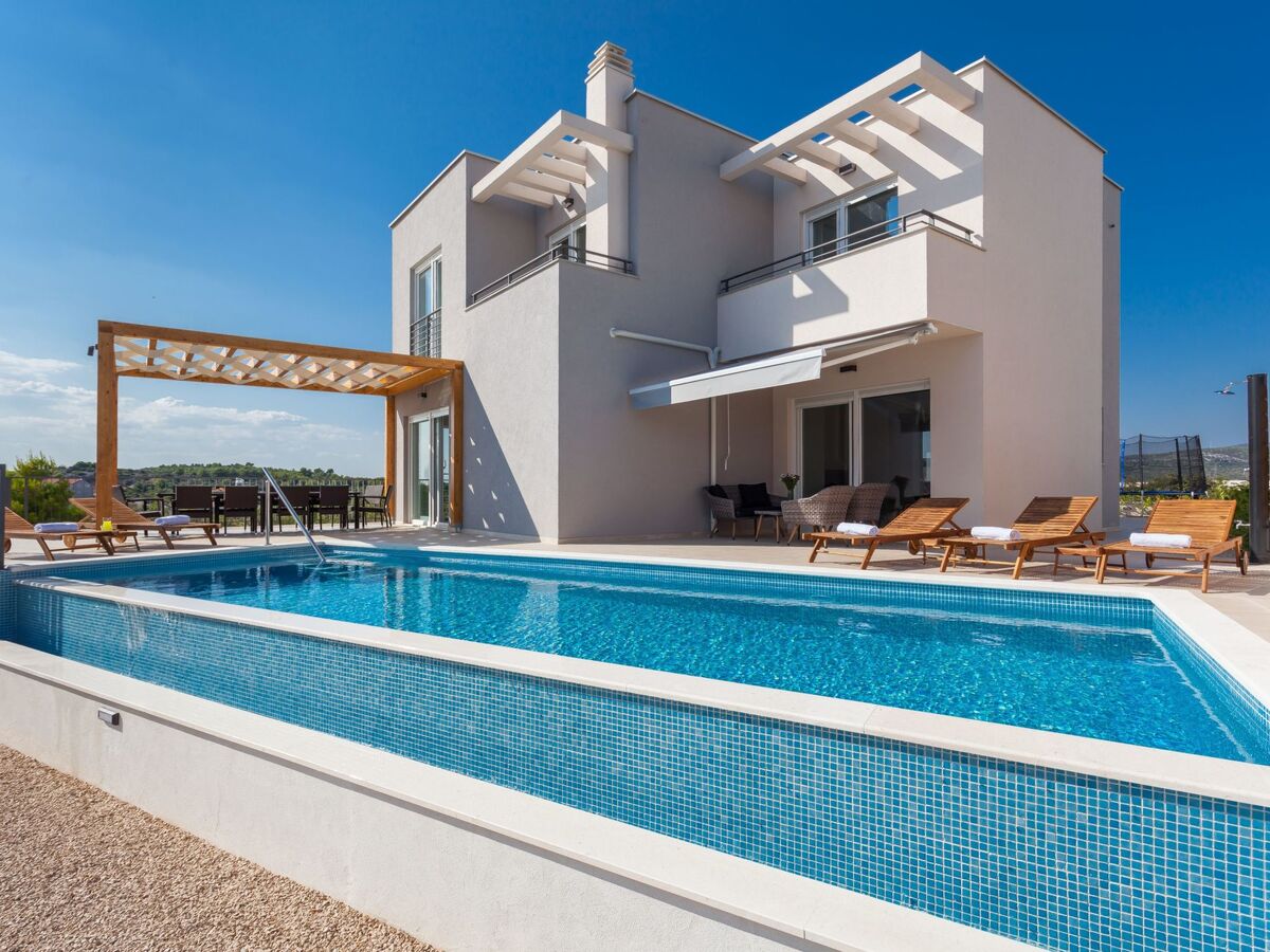 Villa Lomari : maison 12 personnes, piscine privée à Brodarica - Photo 1