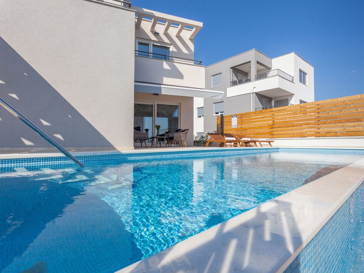 Villa Lomari : maison 12 personnes, piscine privée à Brodarica - Photo 3