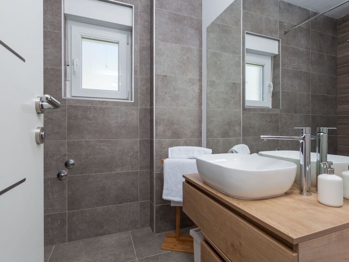 Villa Lomari : maison 12 personnes, piscine privée à Brodarica - Photo 36