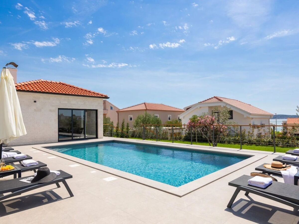 Villa Bianca Šibenik – Maison 12 pers., piscine chauffée, plage 50m - Photo 4