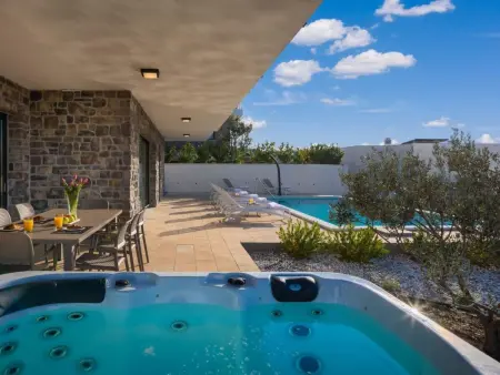 Villa Mattina : maison 10 personnes, piscine et sauna