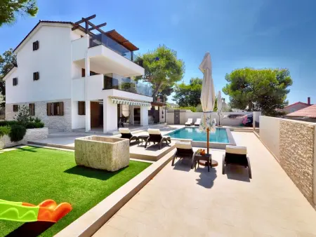 Maison 10 personnes avec piscine à Ražanj : photo 3