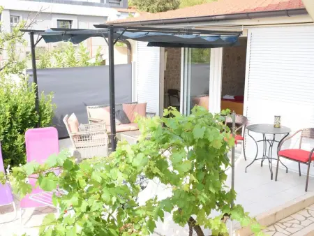 Location appartement à Rogoznica Ražanj, Garten Bungalow