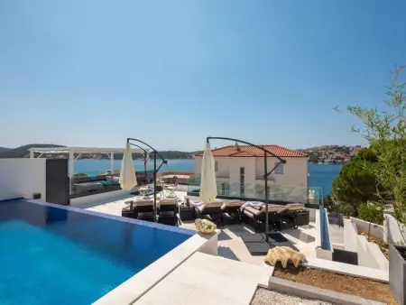 Maison avec piscine privée chauffée à Podorljak : photo 4