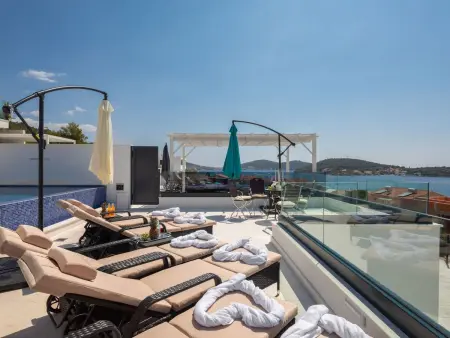 Maison avec piscine privée chauffée à Podorljak : photo 5
