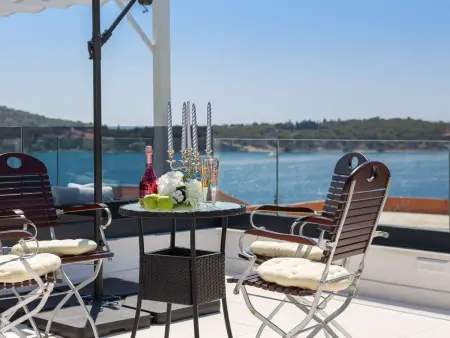Maison avec piscine privée chauffée à Podorljak : photo 7
