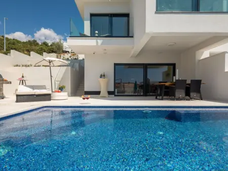 Maison avec piscine privée chauffée à Podorljak : photo 9