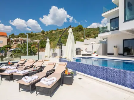 Maison avec piscine privée chauffée à Podorljak : photo 10