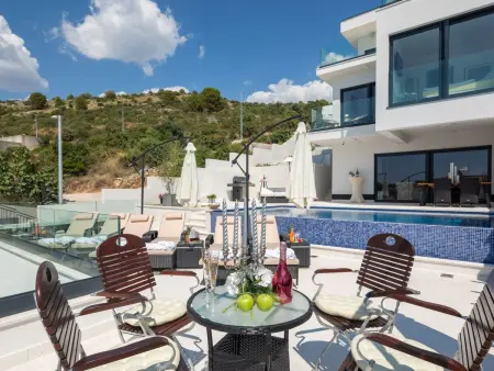 Maison avec piscine privée chauffée à Podorljak : photo 12