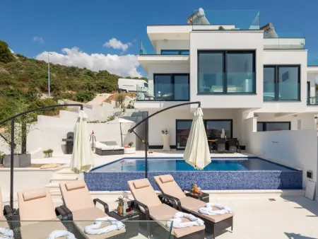 Maison avec piscine privée chauffée à Podorljak : photo 13