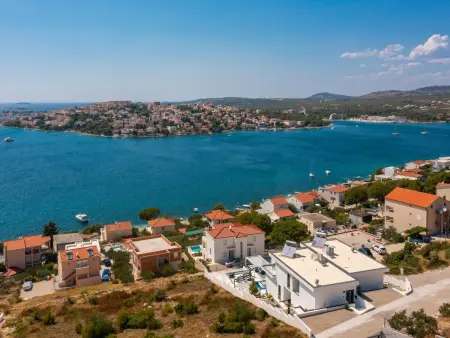 Maison avec piscine privée chauffée à Podorljak : photo 45