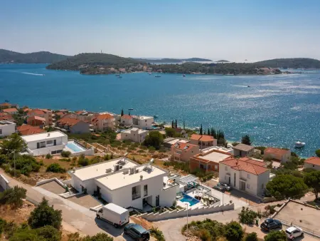 Maison avec piscine privée chauffée à Podorljak : photo 46