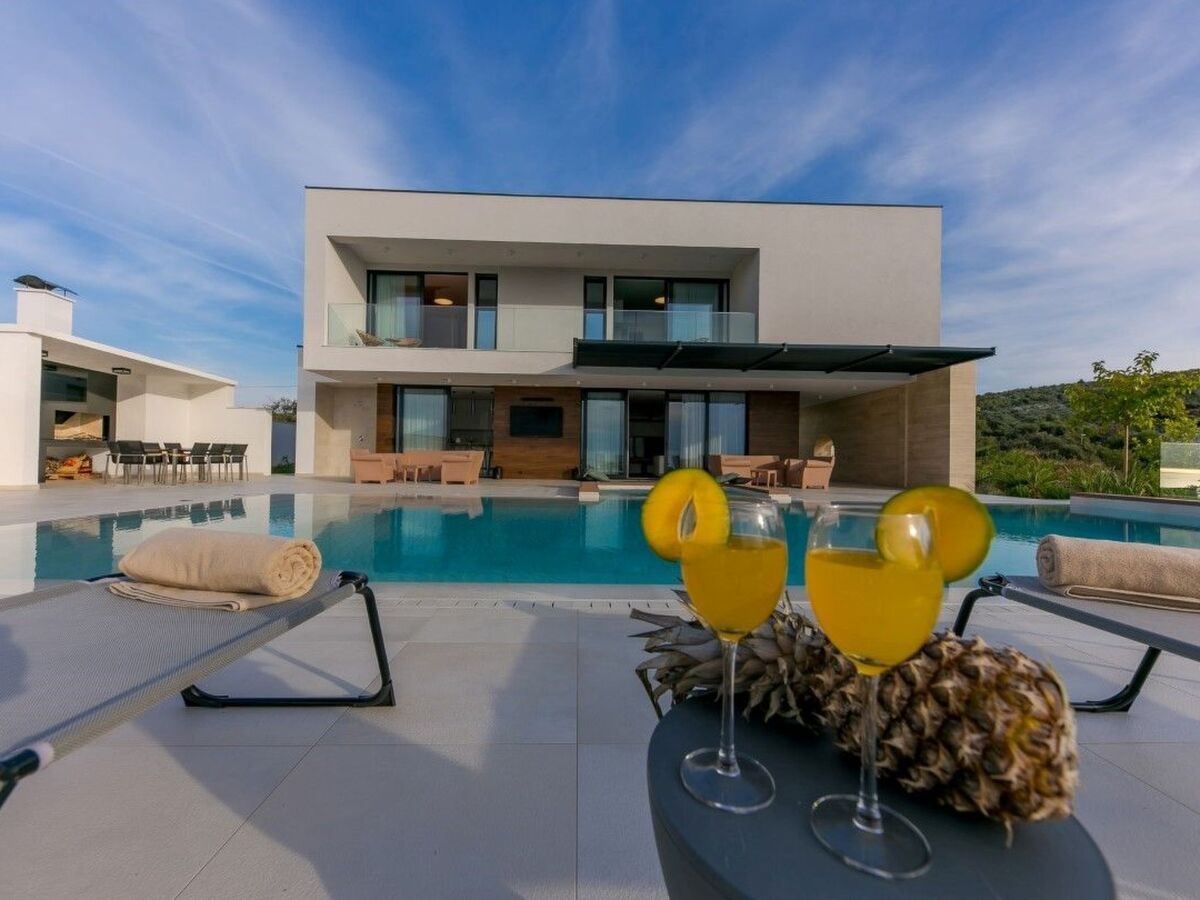 Villa Korina : maison 8 pers., piscine chauffée à Primošten - Photo 3