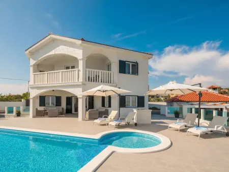 Villa Ivelja : maison 8 personnes avec piscine chauffée : photo 2