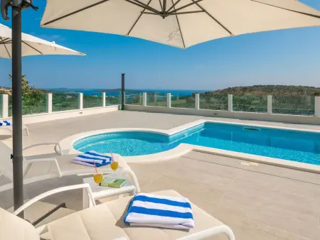 Villa Ivelja : maison 8 personnes avec piscine chauffée : photo 3