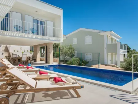 Villa Lori : maison 10 pers., plage à 5 m, piscine chauffée : photo 2