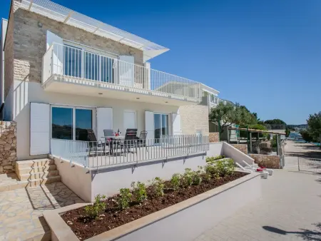 Villa Lori : maison 10 pers., plage à 5 m, piscine chauffée : photo 3