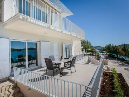 Villa Lori : maison 10 pers., plage à 5 m, piscine chauffée : photo 4