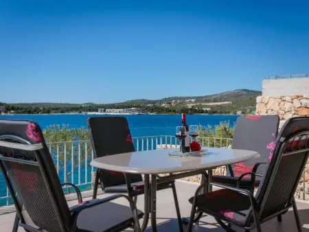 Villa Lori : maison 10 pers., plage à 5 m, piscine chauffée : photo 5