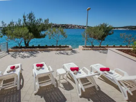 Villa Lori : maison 10 pers., plage à 5 m, piscine chauffée : photo 7