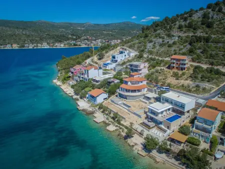 Villa Lori : maison 10 pers., plage à 5 m, piscine chauffée : photo 35
