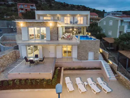 Villa Lori : maison 10 pers., plage à 5 m, piscine chauffée : photo 37