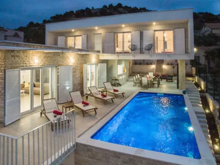 Villa Lori : maison 10 pers., plage à 5 m, piscine chauffée : photo 38