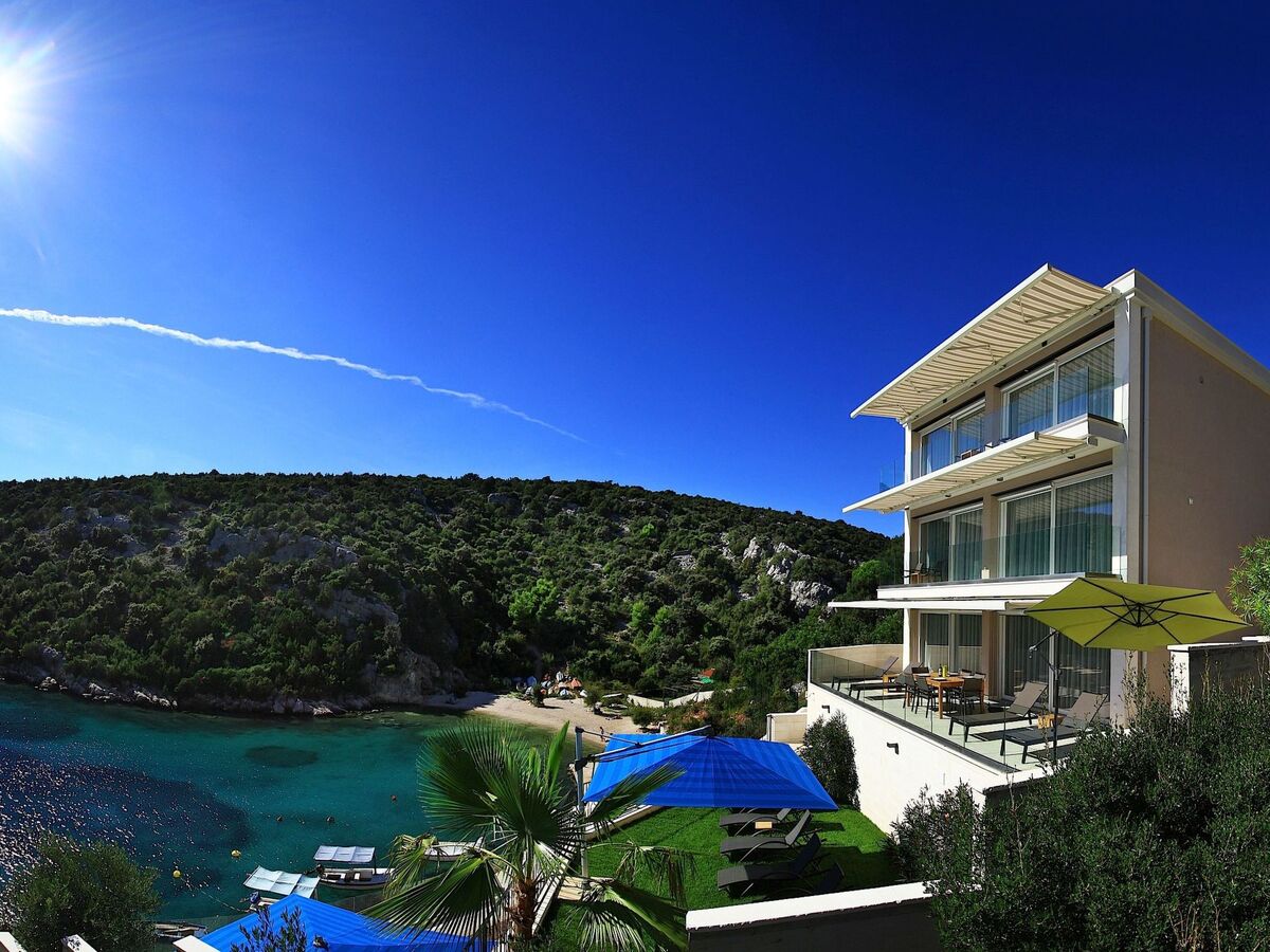 Villa avec plage privée de galets à Vinišće - Photo 2