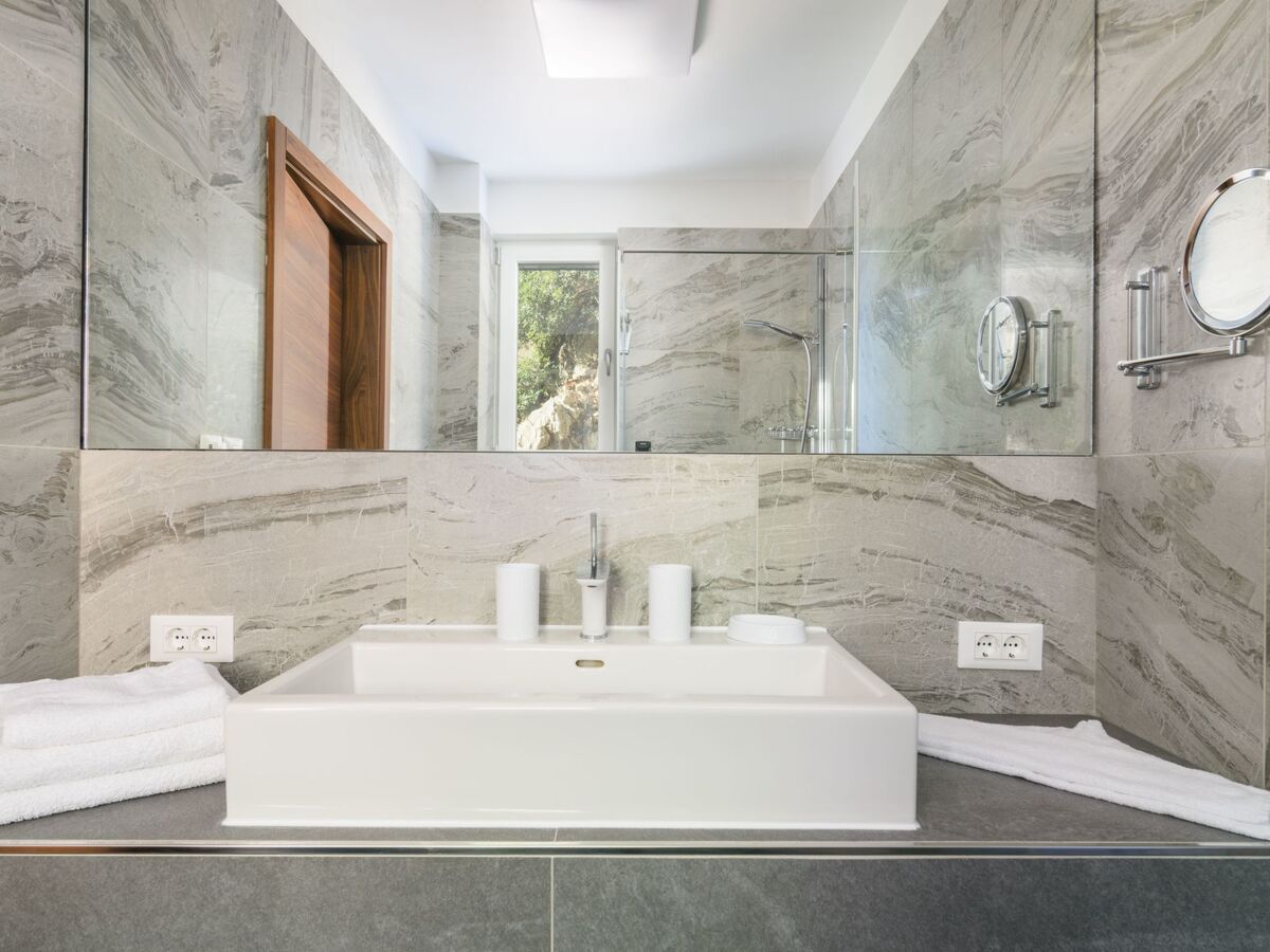 Villa avec plage privée de galets à Vinišće - Photo 18