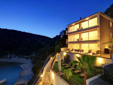 Villa avec plage privée de galets à Vinišće