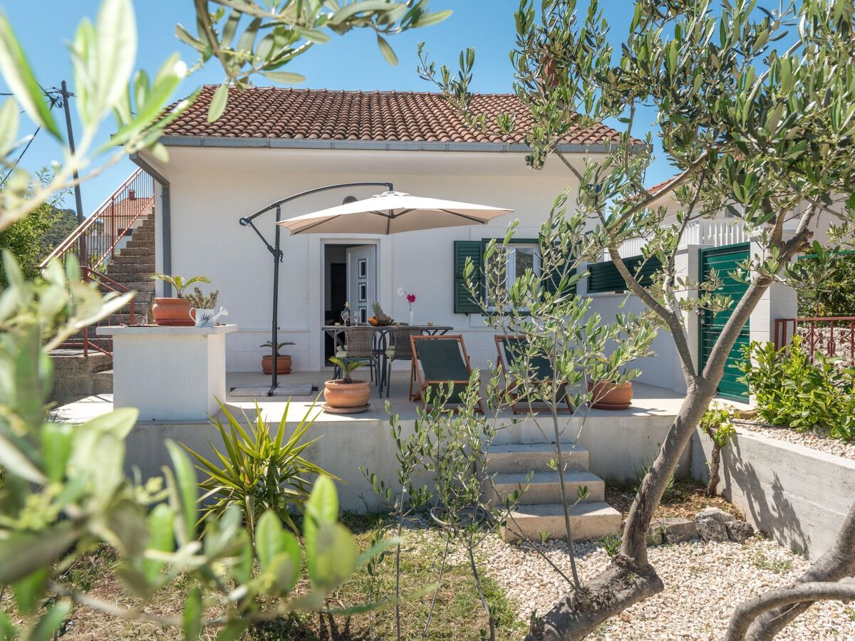 Maison moderne 30 m de la plage à Vinišće - Photo 1