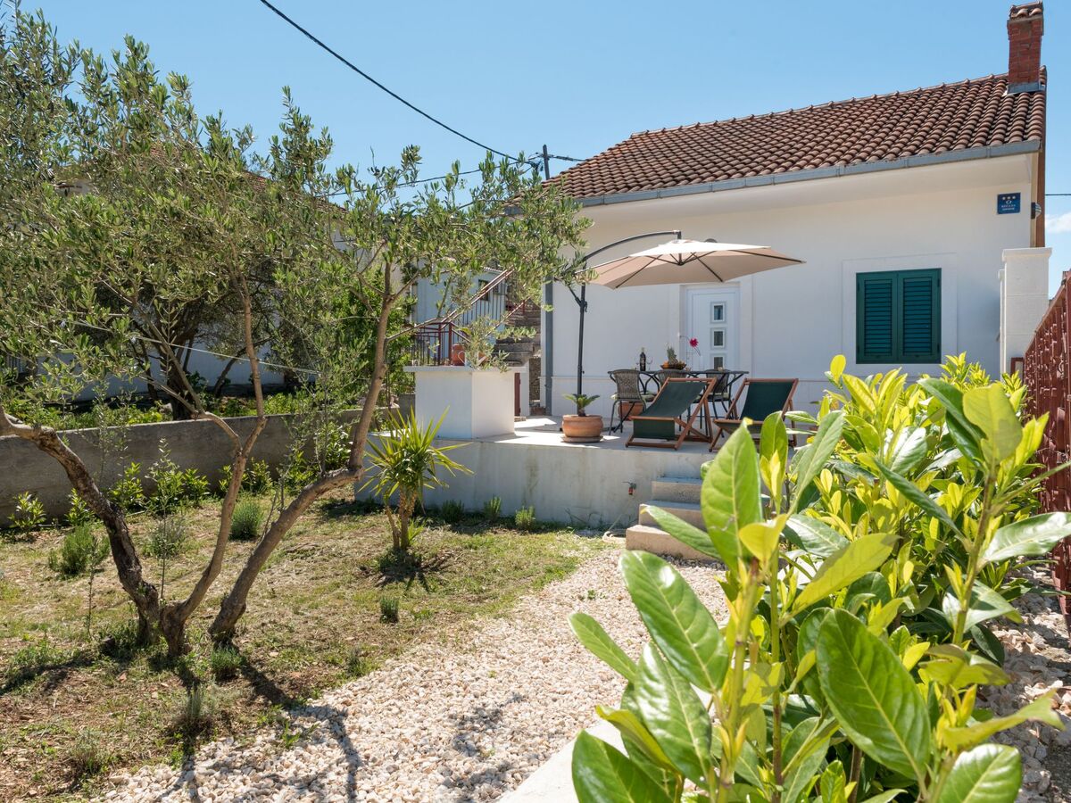 Maison moderne 30 m de la plage à Vinišće - Photo 2