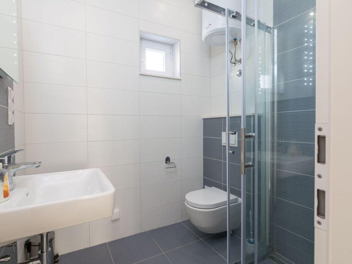 Maison moderne 30 m de la plage à Vinišće - Photo 12