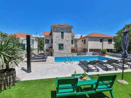 Location maison à Vinišće, Steinvilla am Strand Nina - EOS CROATIA