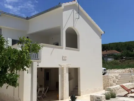 Maison Čiovo vue Adriatique, à 150 m de la plage
